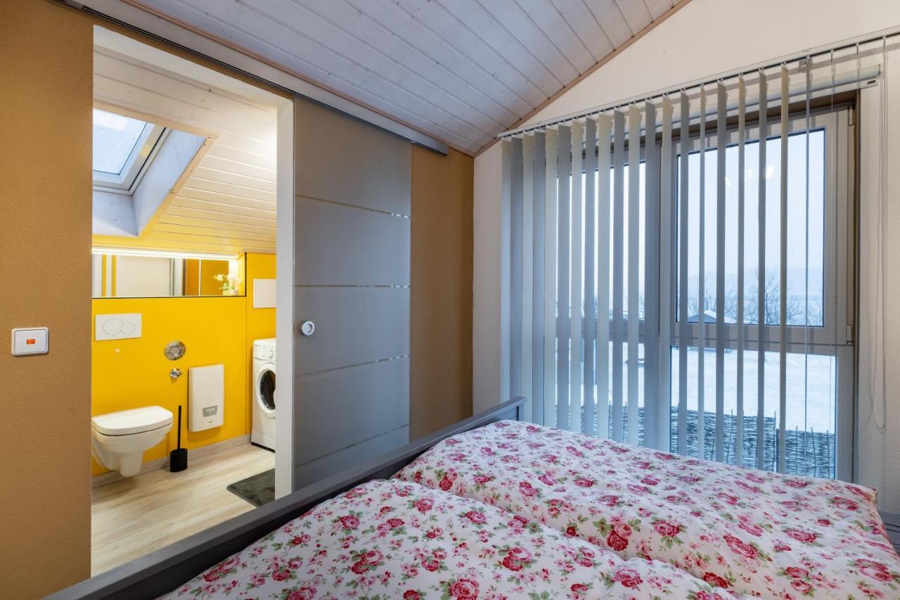 Gemuetliche Ferienwohnung Mit Panoramablick Muttensweiler Exterior photo